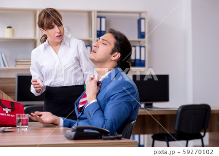Young employee suffering in the office 59270102