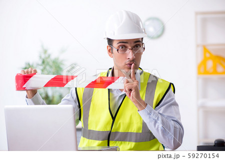 Young male architect working in the office 59270154