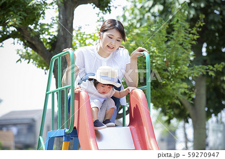 公園の親子 公園の親子 59270947