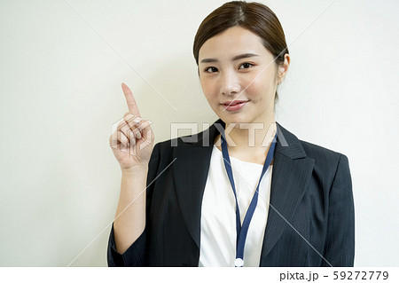 女性　キャリアウーマン　ビジネスイメージ 59272779