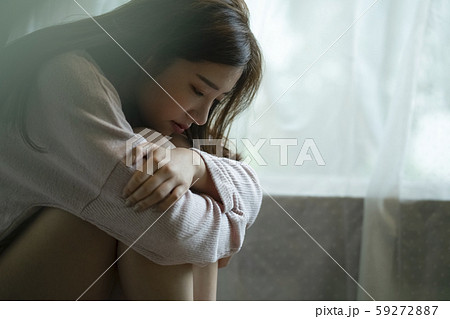 女性　ライフスタイル　ネガティブ 59272887