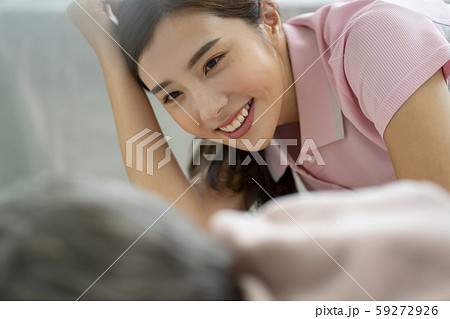 女性　介護士　病院 59272926