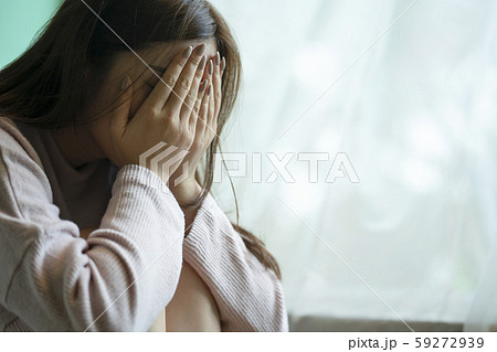 女性　ライフスタイル　ネガティブ 59272939