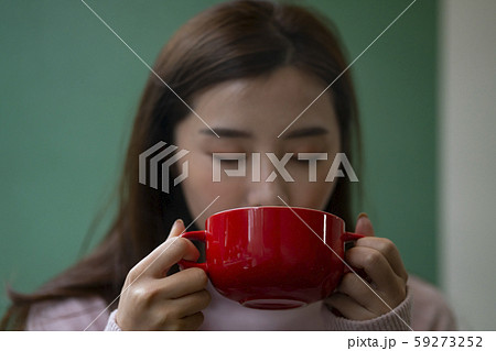 女性　ライフスタイル　食事 59273252