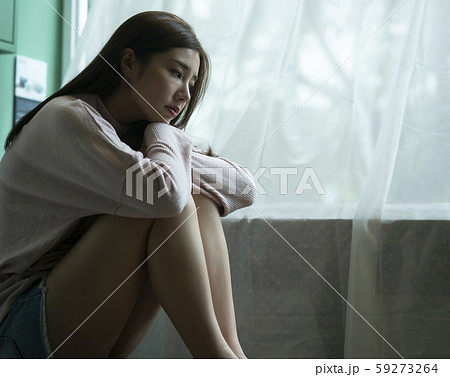 女性　ライフスタイル　ネガティブ 59273264