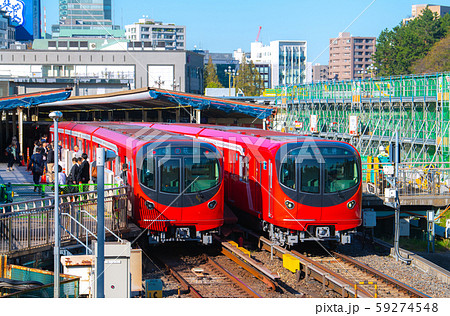 日本の東京都市景観 四ツ谷駅を出発する丸ノ内線新型車両2000系などを望む 日本の東京都市景観 四ツ谷駅を出発する丸ノ内線新型車両2000系などを望む 59274548