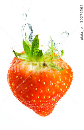 Strawberry falls deeply under water with a big 59276562