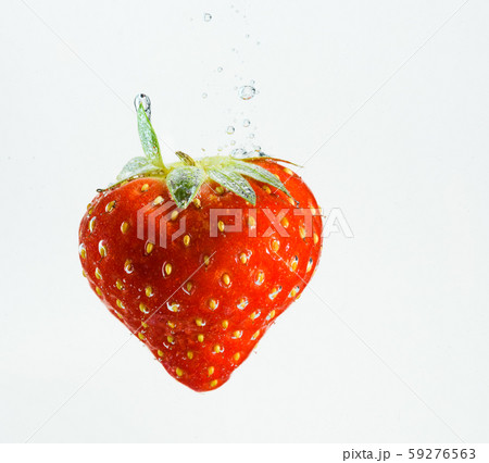Strawberry falls deeply under water with a big 59276563