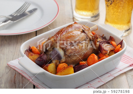 Eisbein with roasted vegetables and beer 59278198