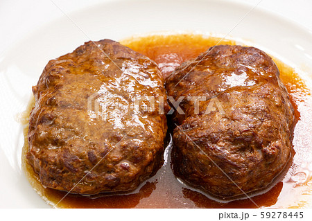 煮込みハンバーグ。(白皿･白バック) 59278445