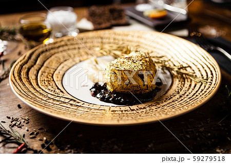 Black Angus tenderloin steak covered with 24 carat gold 59279518
