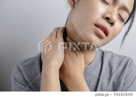 Woman with pain in neck. 59282698