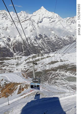 ケーブルカー 冬のスイス ツェルマット スキー場 Matterhorn Zermatt ケーブルカー 冬のスイス ツェルマット スキー場 Matterhorn Zermatt 59284890