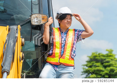 The Asian female engineer are standing on the The Asian female engineer are standing on the 59285144
