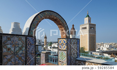 チュニジア・チュニスの旧市街の町並みとザイトゥーナモスク / Tunis, Tunisia 59285584