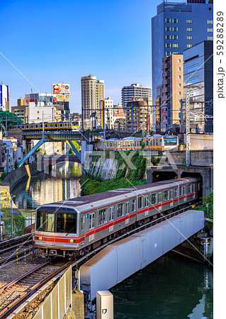 御茶ノ水の鉄道風景 聖橋付近から 中央線 総武線 丸ノ内線の競演の写真素材 5928