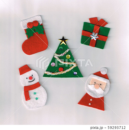 フェルトで作ったクリスマス飾りのセットの写真素材