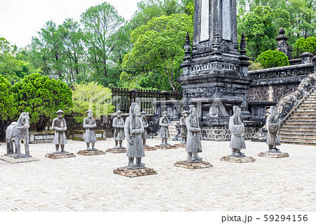拝庭の石像 カイディン帝陵 ベトナム 59294156