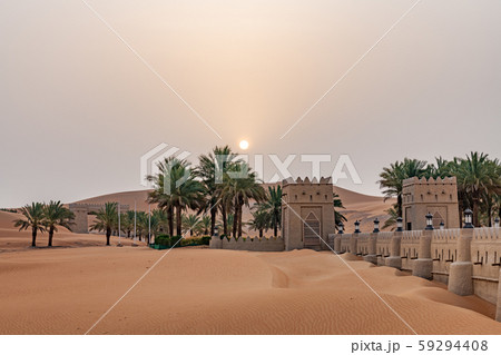 カスル・アル・サラブの夜明け(UAE、アブダビ) カスル・アル・サラブの夜明け(UAE、アブダビ) 59294408