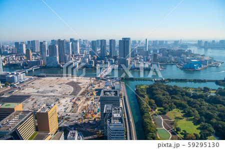 日本の東京都市景観 築地市場跡地。扇形の建物もきれいに取り壊された=2019年11月6日撮影 日本の東京都市景観 築地市場跡地。扇形の建物もきれいに取り壊された=2019年11月6日撮影 59295130
