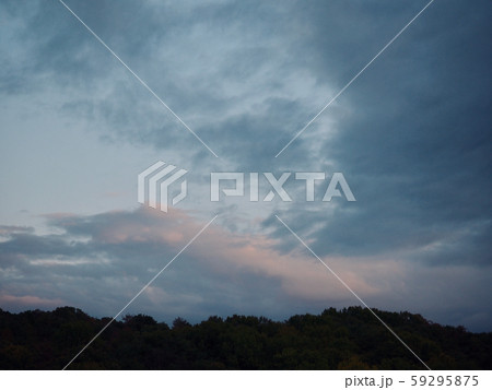 梅雨 暗雲 雲 59295875