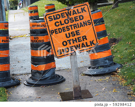 Sidewalk_closed 59298412