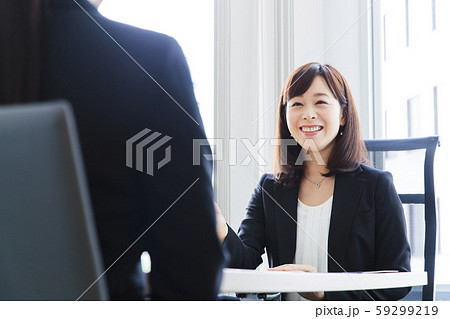 面接 会議 就職活動 ビジネス 女性 オフィス ビジネスウーマン 面接 会議 就職活動 ビジネス 女性 オフィス ビジネスウーマン 59299219