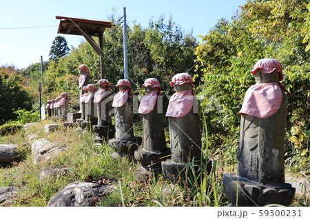 秩父市音楽寺の十三権者の石像 59300231