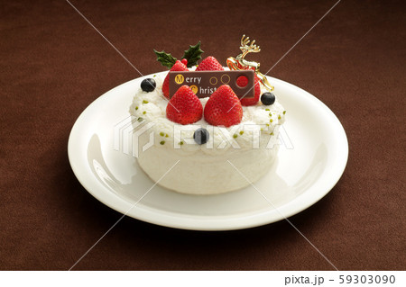 お皿に載せ、いろいろな背景の上のクリスマスケーキ お皿に載せ、いろいろな背景の上のクリスマスケーキ 59303090