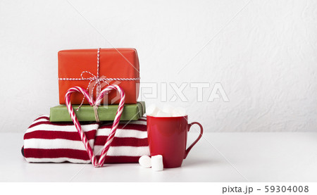 Striped sweater, gift box, candy canes and hot chocolate with marshmallow 59304008