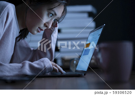 夜　勉強　仕事 59306520