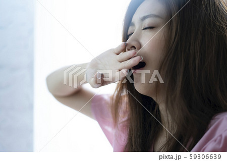 女性 ライフスタイル 起床 女性 ライフスタイル 起床 59306639