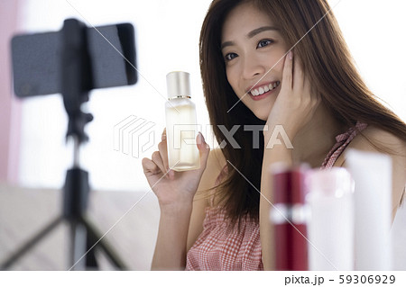 女性 動画撮影 インフルエンサー 女性 動画撮影 インフルエンサー 59306929
