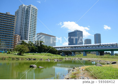 東京都世田谷区二子玉川　兵庫島公園からの田園都市線二子玉川駅 59308412