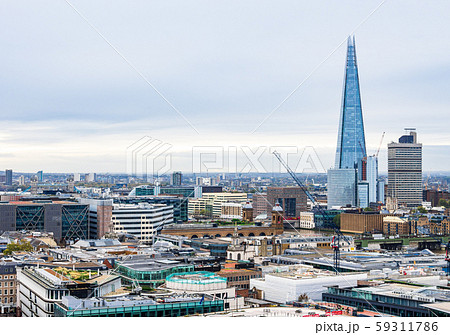 ロンドン　ザ・シャードとテムズ川沿いの町並み 59311786