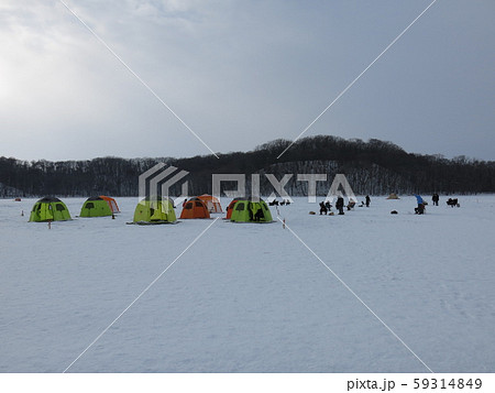 ワカサギ釣りが楽しめる冬の網走湖の写真素材