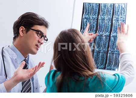The three doctors discussing scan results of x-ray image 59325606