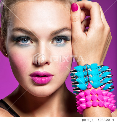 Fashion portrait of a beautiful woman with bright 59330014