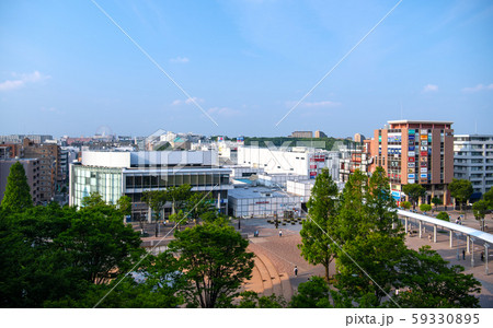 日本の横浜都市景観  地下鉄　センター南駅などを望む 59330895