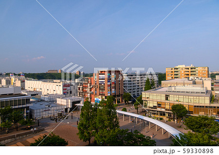 日本の横浜都市景観  地下鉄　センター南駅などを望む 59330898