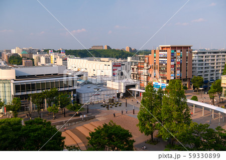 日本の横浜都市景観  地下鉄　センター南駅などを望む 59330899