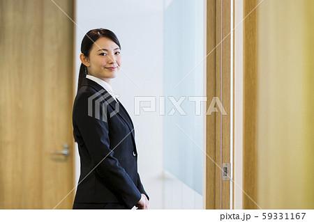 面接 就職活動 ビジネス 女性 オフィス ビジネスウーマン 面接 就職活動 ビジネス 女性 オフィス ビジネスウーマン 59331167
