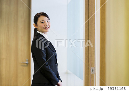 面接 就職活動 ビジネス 女性 オフィス ビジネスウーマン 面接 就職活動 ビジネス 女性 オフィス ビジネスウーマン 59331168