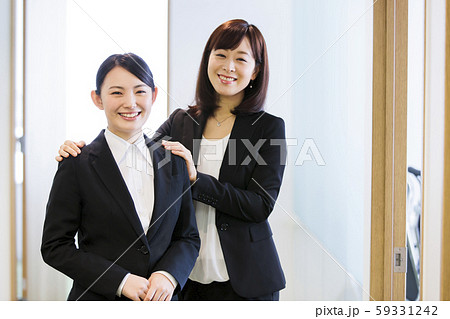 面接 就職活動 ビジネス 女性 オフィス ビジネスウーマン 面接 就職活動 ビジネス 女性 オフィス ビジネスウーマン 59331242