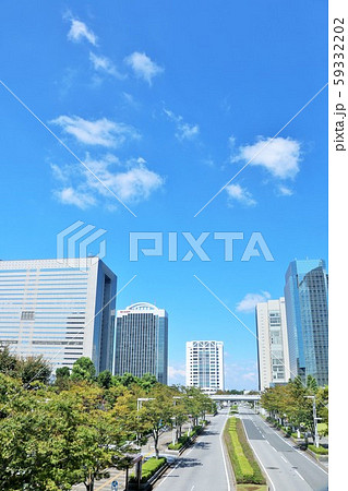 青空のビル街 59332202