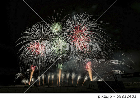 富士スピードウェイで打ち上がる花火 富士スピードウェイで打ち上がる花火 59332403