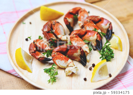 Red stone crab claw - Cooked crabs boiled on 59334175
