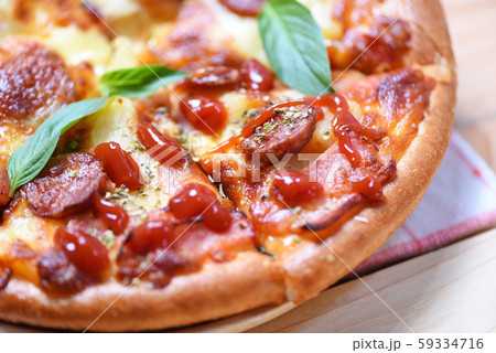 Pizza on tray and ketchup basil leaf top view / 59334716