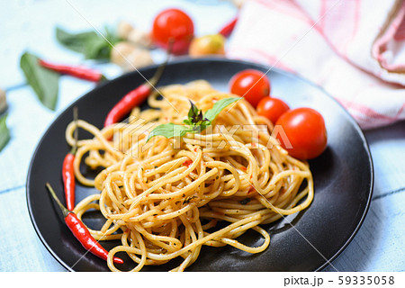 Spaghetti Pasta and tomato chilli and  basil 59335058