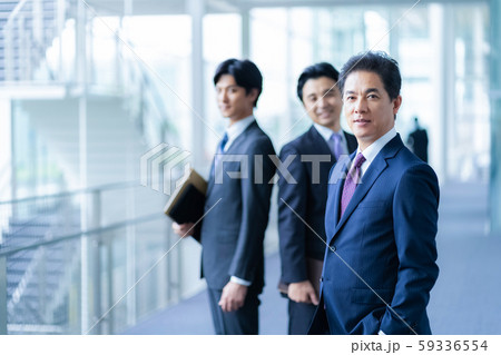 男性会社員　ミドルのビジネスマン　 59336554
